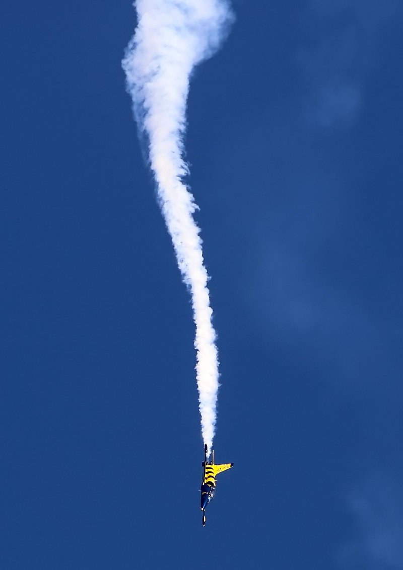 Εντυπωσιακοί ελιγμοί και θεαματικά «κόλπα» στους αιθέρες -Στο Air Show της Καβάλας [εικόνες] | iefimerida.gr 3