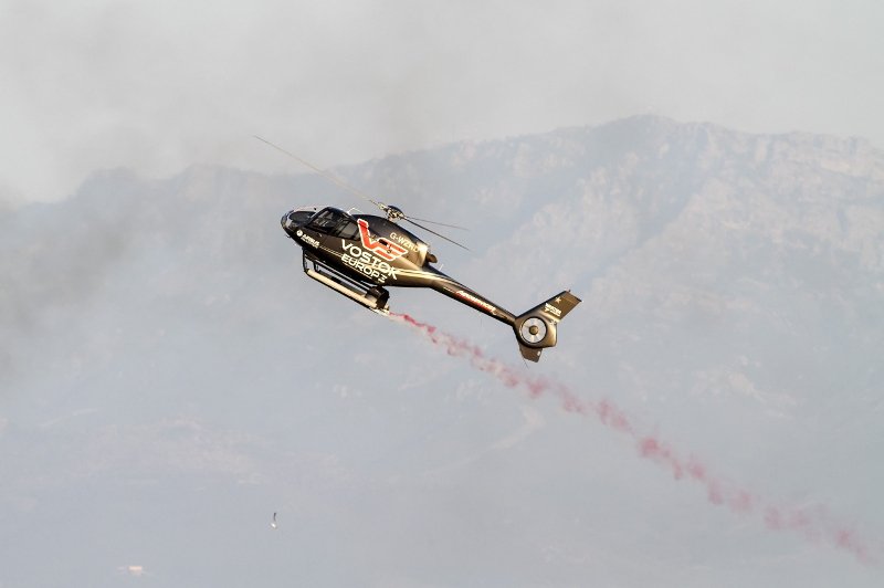 Εντυπωσιακοί ελιγμοί και θεαματικά «κόλπα» στους αιθέρες -Στο Air Show της Καβάλας [εικόνες] | iefimerida.gr 1