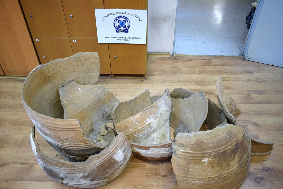 Συνελήφθη 79χρονος για αρχαιοκαπηλία στην Αθήνα [εικόνες] | iefimerida.gr 0