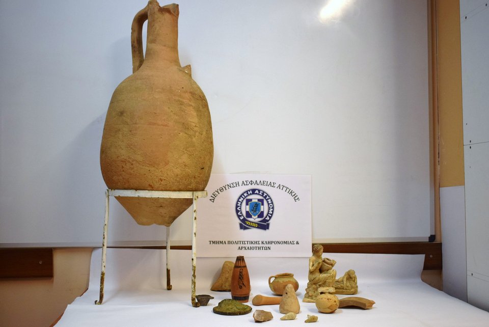 Συνελήφθη 79χρονος για αρχαιοκαπηλία στην Αθήνα [εικόνες] | iefimerida.gr 1