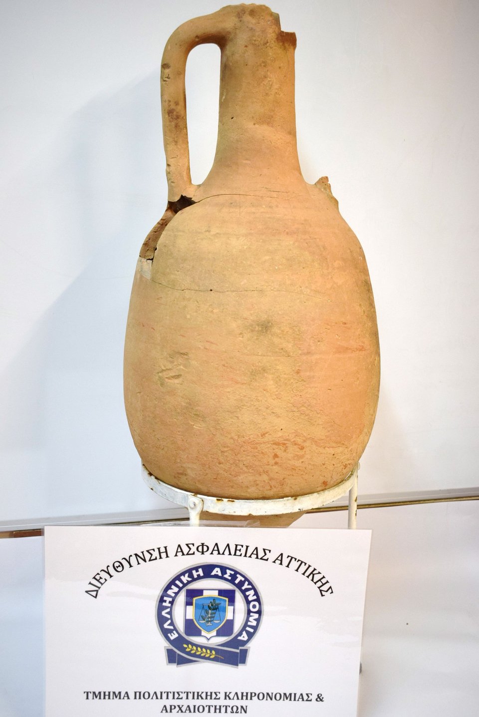 Συνελήφθη 79χρονος για αρχαιοκαπηλία στην Αθήνα [εικόνες] | iefimerida.gr 4