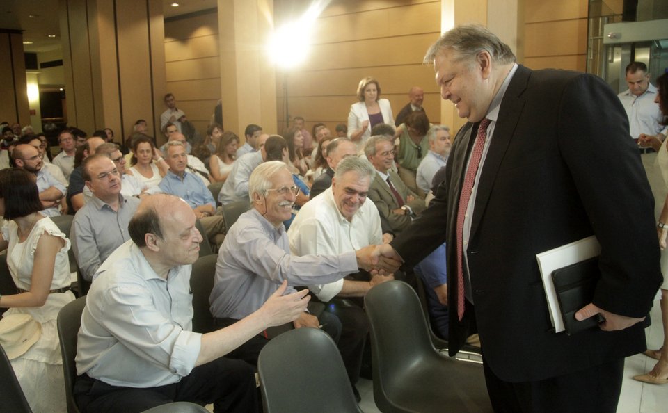 Βενιζέλος-Αλιβιζάτος-Τσακυράκης: Οχι σε άμεση εκλογή προέδρου και απλή αναλογική [εικόνες] | iefimerida.gr 0