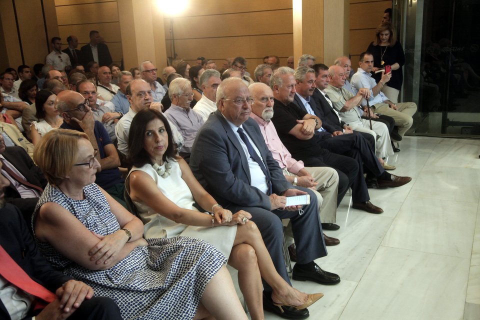 Βενιζέλος-Αλιβιζάτος-Τσακυράκης: Οχι σε άμεση εκλογή προέδρου και απλή αναλογική [εικόνες] | iefimerida.gr 2