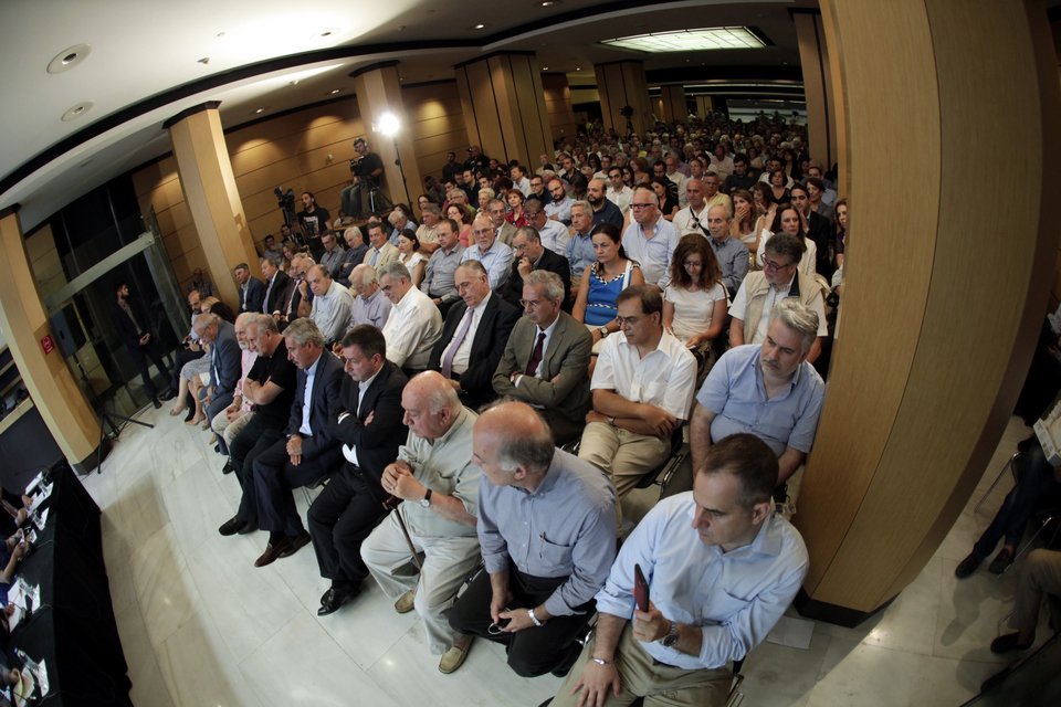 Βενιζέλος-Αλιβιζάτος-Τσακυράκης: Οχι σε άμεση εκλογή προέδρου και απλή αναλογική [εικόνες] | iefimerida.gr 4