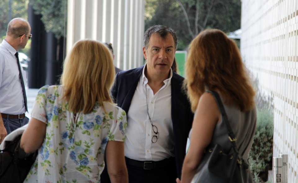 «Πρωινό εργασίας»  Γκάμπριελ σε Θεοδωράκη -Τι είπαν οι δύο άνδρες [εικόνες] | iefimerida.gr 4