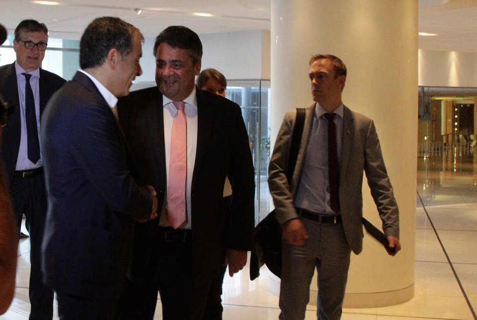 «Πρωινό εργασίας»  Γκάμπριελ σε Θεοδωράκη -Τι είπαν οι δύο άνδρες [εικόνες] | iefimerida.gr 3