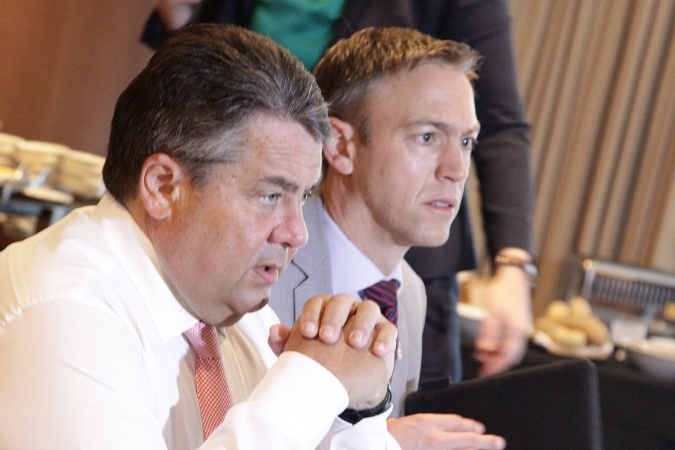 «Πρωινό εργασίας»  Γκάμπριελ σε Θεοδωράκη -Τι είπαν οι δύο άνδρες [εικόνες] | iefimerida.gr 1