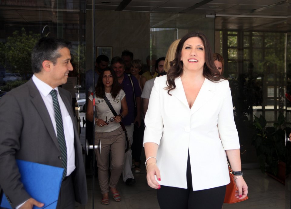 Ζωή και Ραχήλ κατέθεσαν την ιδρυτική διακήρυξη της «Πλεύσης Ελευθερίας» [εικόνες] | iefimerida.gr 4