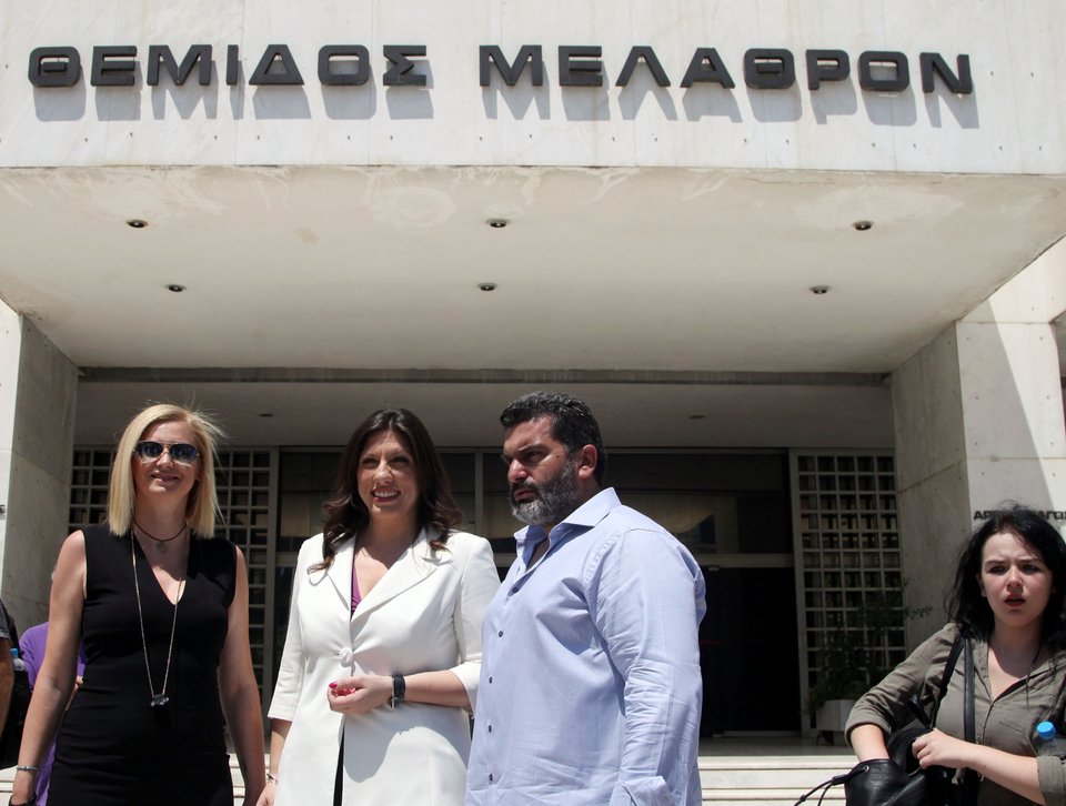 Ζωή και Ραχήλ κατέθεσαν την ιδρυτική διακήρυξη της «Πλεύσης Ελευθερίας» [εικόνες] | iefimerida.gr 1