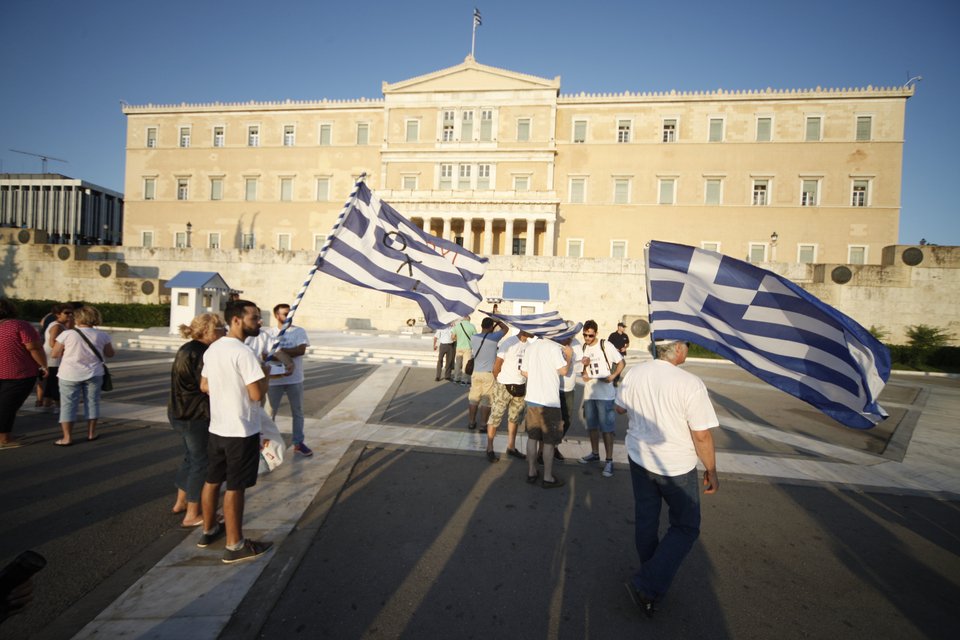 Ολοκληρώθηκαν οι πορείες στο κέντρο για τον ένα χρόνο από το δημοψήφισμα [εικόνες] | iefimerida.gr 5
