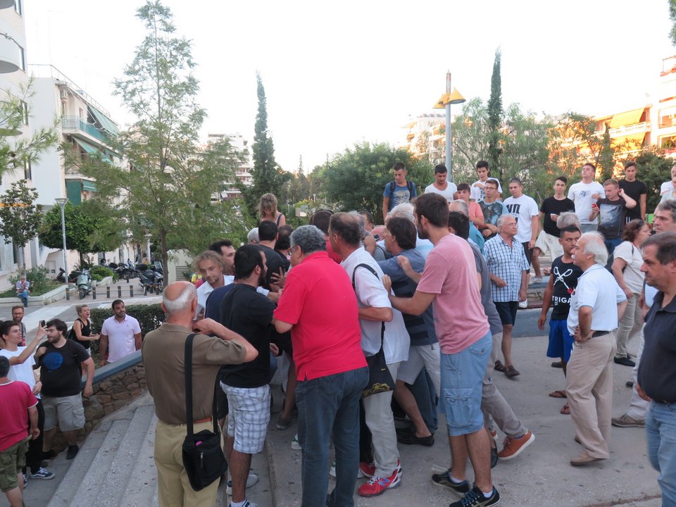 Ενταση στην ομιλία Πολάκη στη Νέα Σμύρνη – Διαδηλωτές διέκοψαν την εκδήλωση [βίντεο] | iefimerida.gr 1