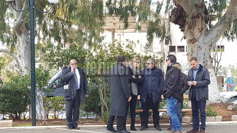 Πλήθος κόσμου και πολλοί πολιτικοί στην κηδεία του Βασίλη Μπεσκένη [εικόνες] | iefimerida.gr 15