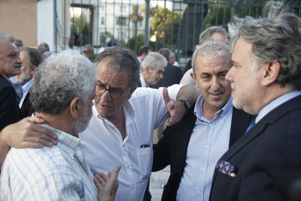 Μόνο ο Λεβέντης στο πλάι του Τσίπρα στην ομιλία του για τη Συνταγματική Αναθεώρηση [εικόνες] | iefimerida.gr 5