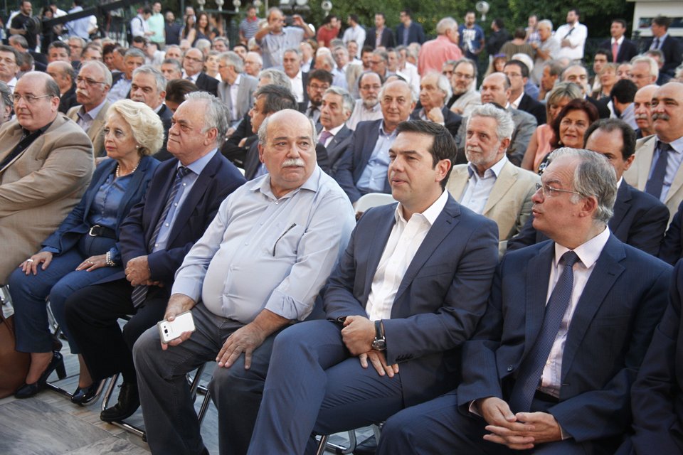 Μόνο ο Λεβέντης στο πλάι του Τσίπρα στην ομιλία του για τη Συνταγματική Αναθεώρηση [εικόνες] | iefimerida.gr 11