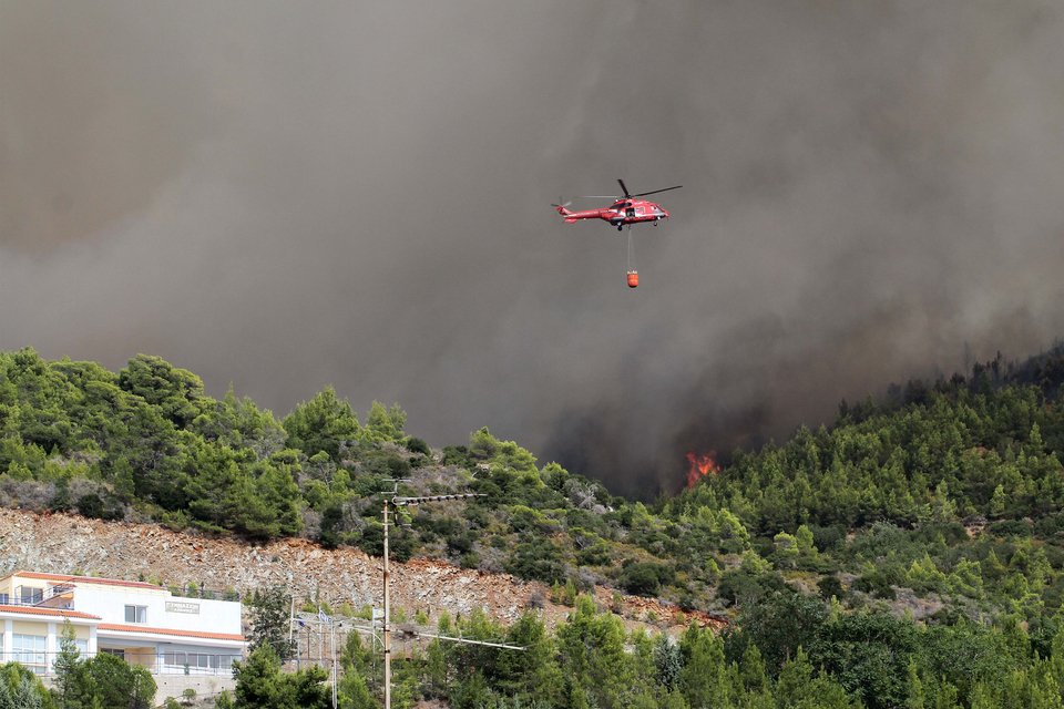 Εφιάλτης στην Εύβοια – Πλησιάζουν στην Λίμνη οι φλόγες, έτοιμη για εκκένωση | iefimerida.gr 5