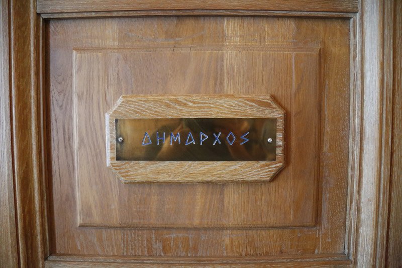 Τα απίστευτα ρουσφέτια που ζητούν πολίτες από δημάρχους -Νύφες, γαμπρούς, Νόμπελ | iefimerida.gr 0