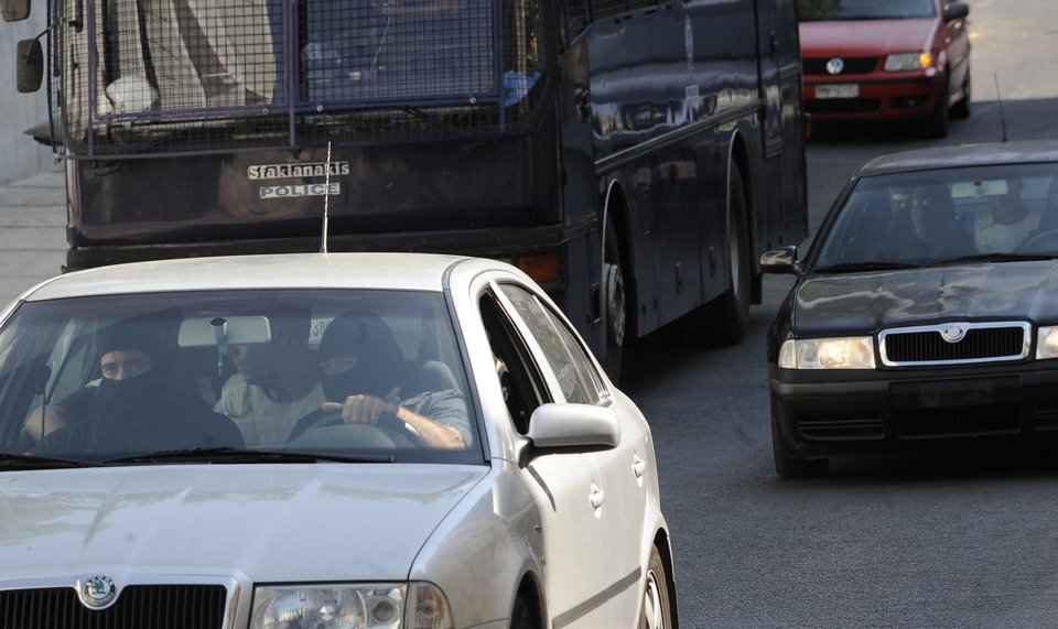 Αντιτρομοκρατική και Ασφάλεια σαρώνουν Ελαφόνησο και Μάνη για συνεργούς και κρησφύγετα των Σακκά-Σεϊσίδη | iefimerida.gr 0
