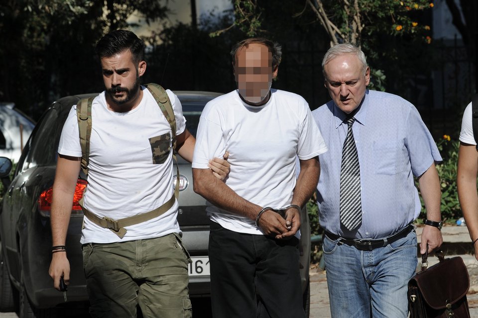 Ο 41χρονος στην Ευελπίδων – Φώναζε «Κρίμα, έφυγε η καλύτερη κοπέλα» [εικόνες] | iefimerida.gr 3