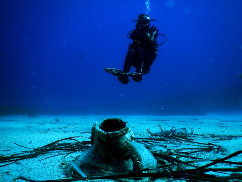 Βουτιές στο «Απέραντο Γαλάζιο» των Κυκλάδων: Καταδύσεις στην Αμοργό [εικόνες] | iefimerida.gr 5