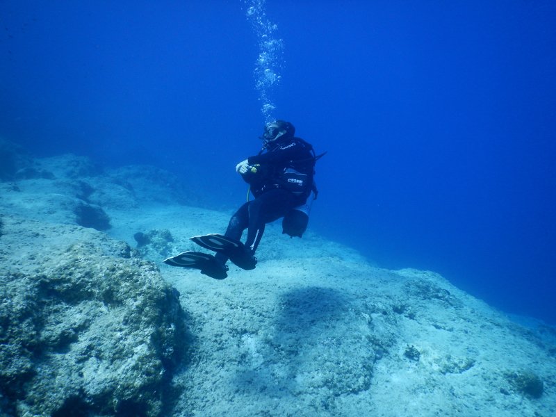 Βουτιές στο «Απέραντο Γαλάζιο» των Κυκλάδων: Καταδύσεις στην Αμοργό [εικόνες] | iefimerida.gr 10