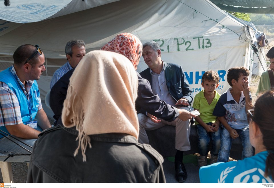 Στο κέντρο φιλοξενίας προσφύγων στα Λαγκαδίκια Μουζάλας-Γκράντι: Πρόκληση ο χειμώνας [εικόνες] | iefimerida.gr 1