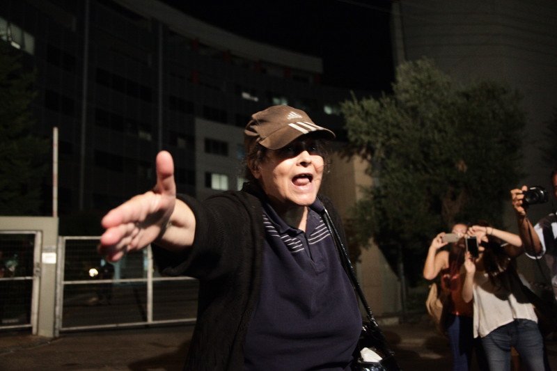 «Ντου» από την Ελένη Λουκά έξω από την Γενική Γραμματεία [εικόνες] | iefimerida.gr 1