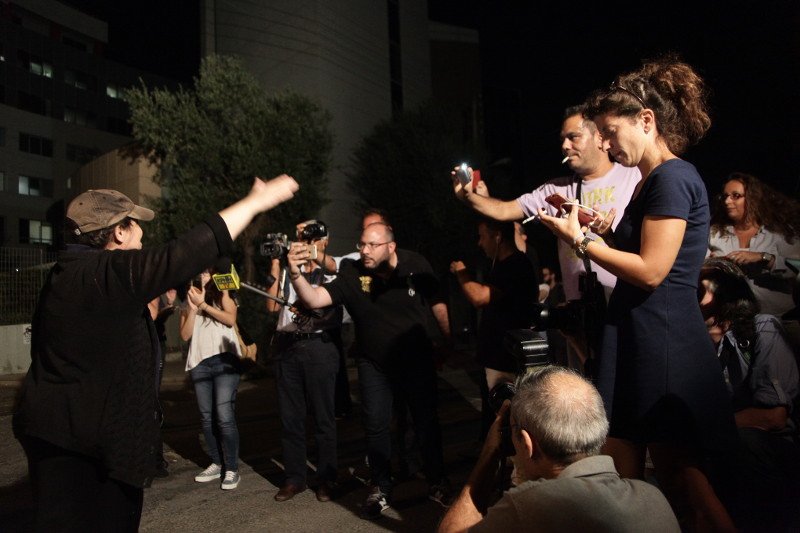 «Ντου» από την Ελένη Λουκά έξω από την Γενική Γραμματεία [εικόνες] | iefimerida.gr 2