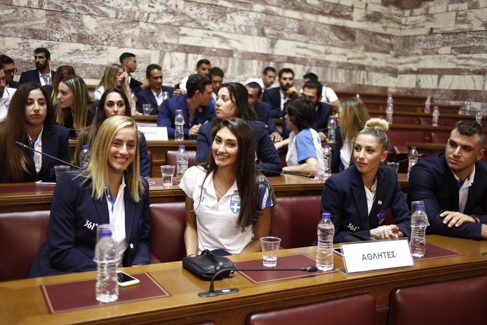 Η Ολυμπιακή ομάδα στη Βουλή: Δεν θέλουμε Πολιτεία μόνο για τις... φωτογραφίες [εικόνες & βίντεο] | iefimerida.gr 0