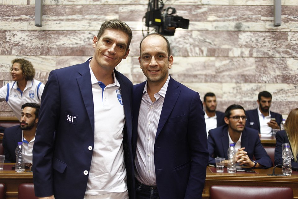 Η Ολυμπιακή ομάδα στη Βουλή: Δεν θέλουμε Πολιτεία μόνο για τις... φωτογραφίες [εικόνες & βίντεο] | iefimerida.gr 2