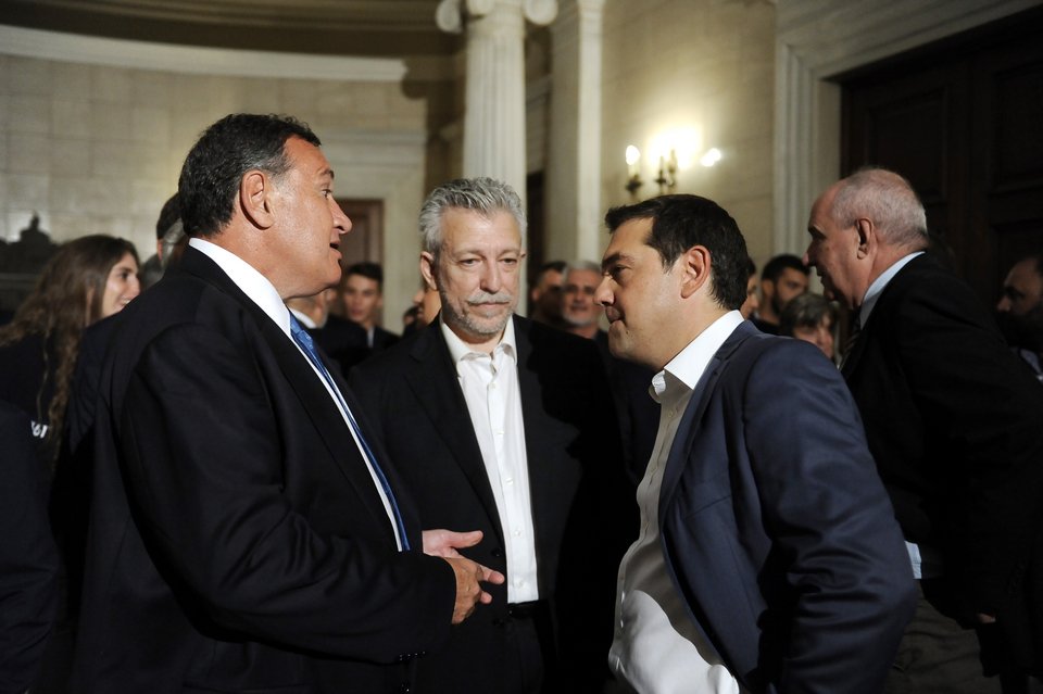 Η selfie του Τσίπρα με αθλητές της Ολυμπιακής ομάδας [εικόνες] | iefimerida.gr 3