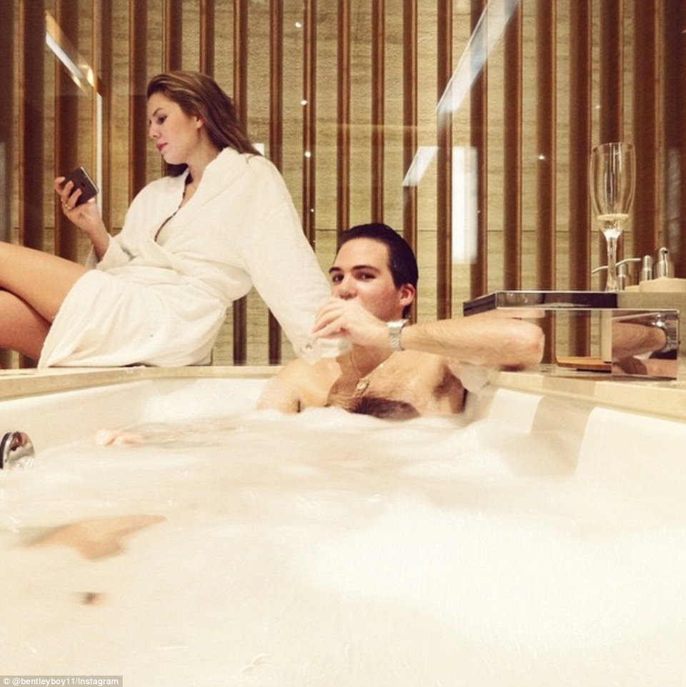 Ετσι περνούν το χειμώνα τα πλουσιόπαιδα του Instagram: Ταξίδια σε εξωτικά μέρη και ζωή playboy [εικόνες] | iefimerida.gr 7