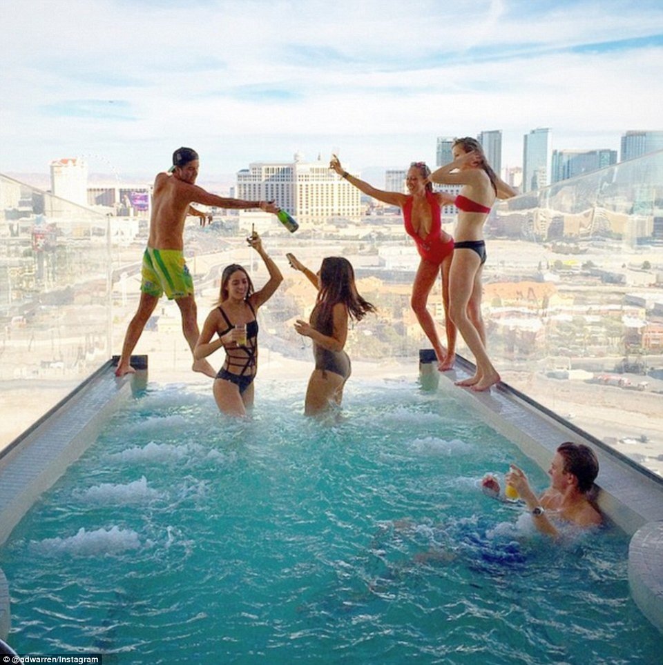 Ετσι περνούν το χειμώνα τα πλουσιόπαιδα του Instagram: Ταξίδια σε εξωτικά μέρη και ζωή playboy [εικόνες] | iefimerida.gr 8