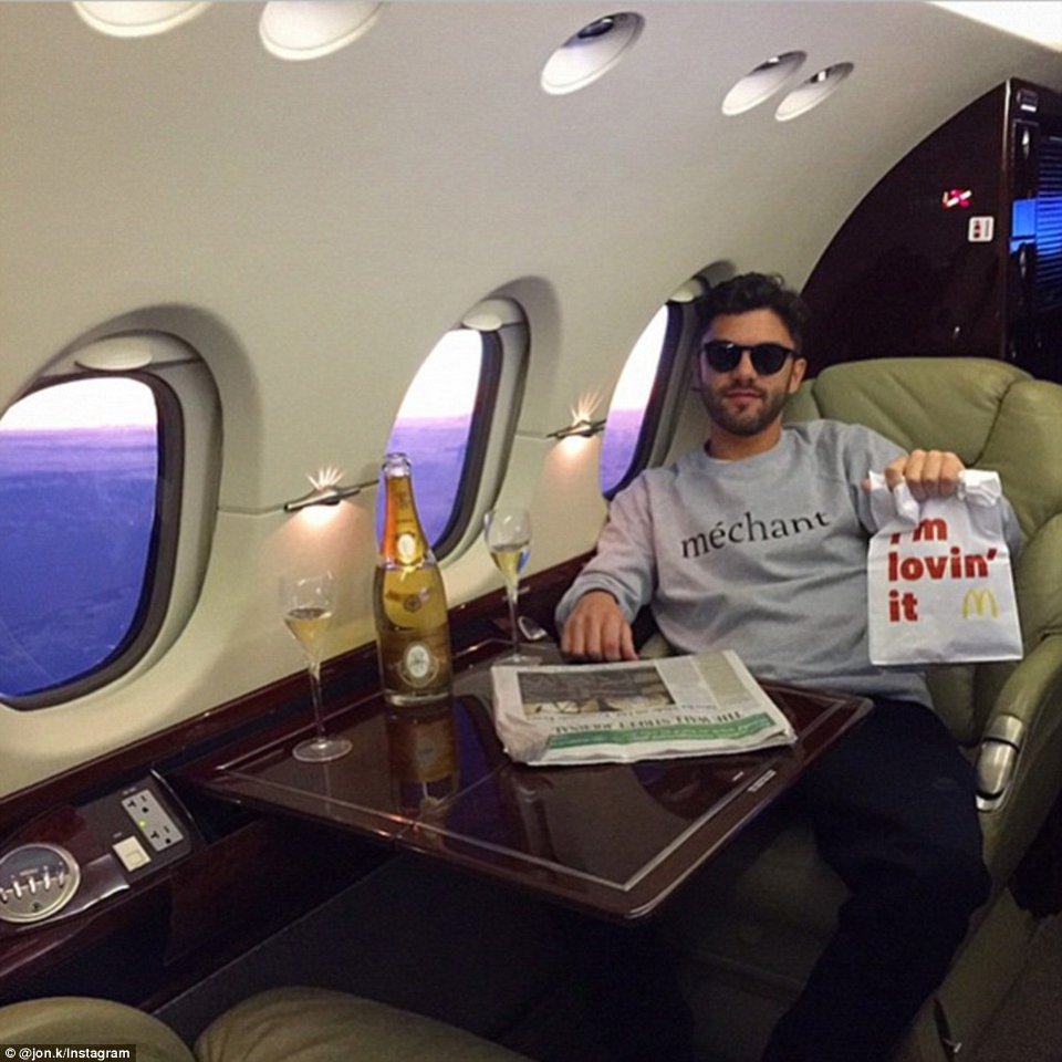 Ετσι περνούν το χειμώνα τα πλουσιόπαιδα του Instagram: Ταξίδια σε εξωτικά μέρη και ζωή playboy [εικόνες] | iefimerida.gr 10