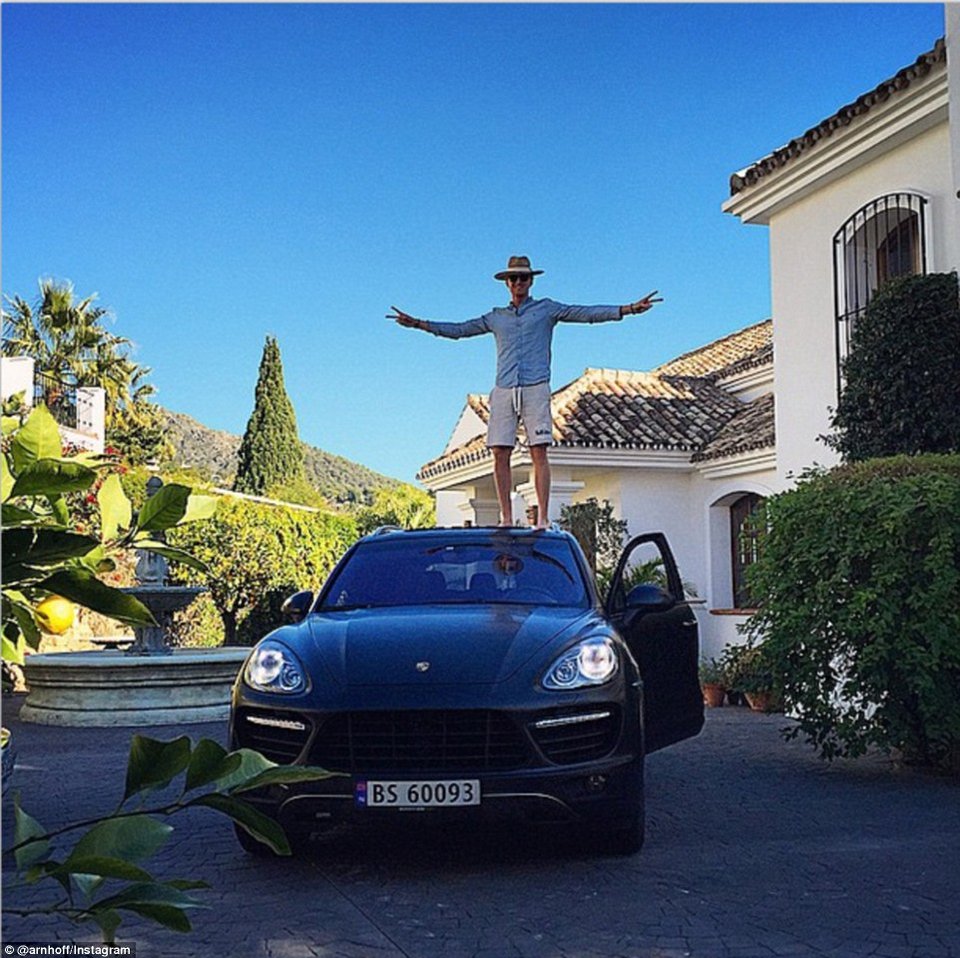 Ετσι περνούν το χειμώνα τα πλουσιόπαιδα του Instagram: Ταξίδια σε εξωτικά μέρη και ζωή playboy [εικόνες] | iefimerida.gr 0