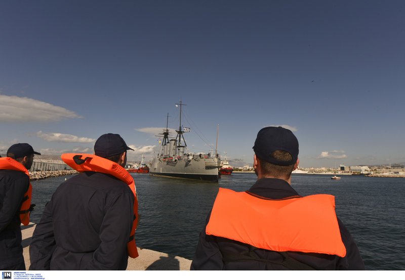 Επέστρεψε το θωρηκτό «Γ. Αβέρωφ» στη Μαρίνα Φλοίσβου [εντυπωσιακές εικόνες] | iefimerida.gr 0