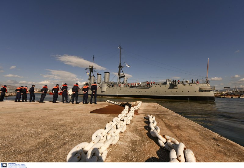 Επέστρεψε το θωρηκτό «Γ. Αβέρωφ» στη Μαρίνα Φλοίσβου [εντυπωσιακές εικόνες] | iefimerida.gr 2