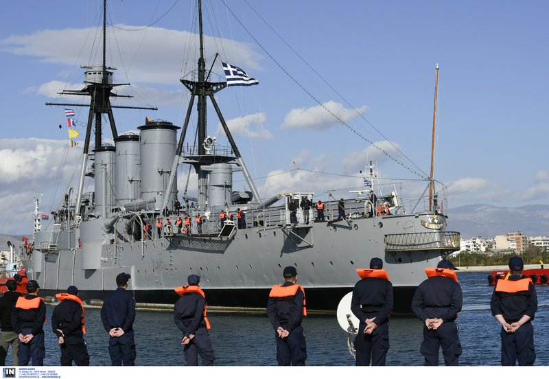 Επέστρεψε το θωρηκτό «Γ. Αβέρωφ» στη Μαρίνα Φλοίσβου [εντυπωσιακές εικόνες] | iefimerida.gr 9