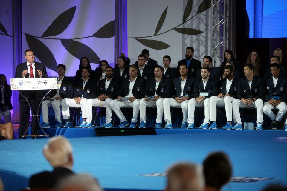 Η ΕΟΕ τίμησε την Ολυμπιακή αποστολή του Ρίο – Γιατί έκλαψε ο τέως βασιλιάς Κωνσταντίνος [εικόνες &amp; βίντεο] | iefimerida.gr 2