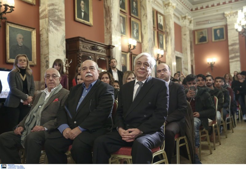 «Επιπλέει στα κοστούμια του ο Βούτσης» -Η νέα, αδυνατισμένη εμφάνιση του Προέδρου της Βουλής [εικόνες] | iefimerida.gr 8