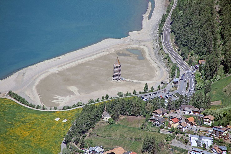 Βυθισμένη πολιτεία: Το χωριό που πνίγηκε κάτω από το νερό πριν 60 χρόνια -Μόνο το καμπαναριό έμεινε να προεξέχει [εικόνες] | iefimerida.gr 14