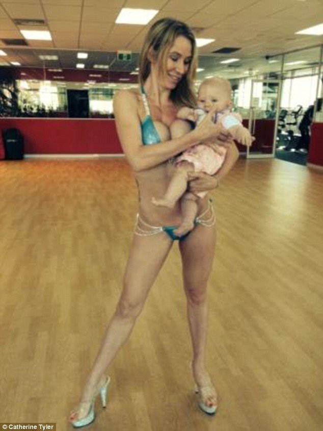 Η 30άρα που δίχασε: Εκανε βάρη, έγκυος στον 9ο μήνα -Η κοιλιά της εξαφανίστηκε μετά τη γέννα [εικόνες] | iefimerida.gr 6