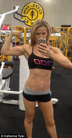 Η 30άρα που δίχασε: Εκανε βάρη, έγκυος στον 9ο μήνα -Η κοιλιά της εξαφανίστηκε μετά τη γέννα [εικόνες] | iefimerida.gr 4