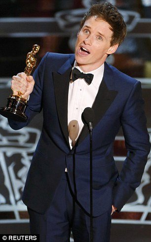 Οσκαρ 2015: Θρίαμβος για το Birdman -Η θεά Τζούλιαν Μουρ αγκαλιά με το χρυσό αγαλματίδιο -Ολα τα βραβεία [λίστα & εικόνες] | iefimerida.gr 2