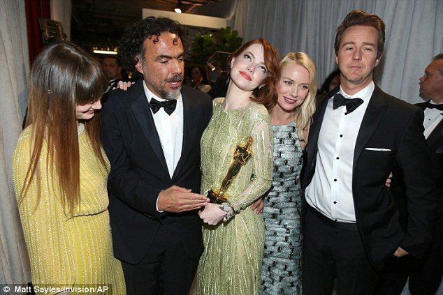 Οσκαρ 2015: Θρίαμβος για το Birdman -Η θεά Τζούλιαν Μουρ αγκαλιά με το χρυσό αγαλματίδιο -Ολα τα βραβεία [λίστα & εικόνες] | iefimerida.gr 25