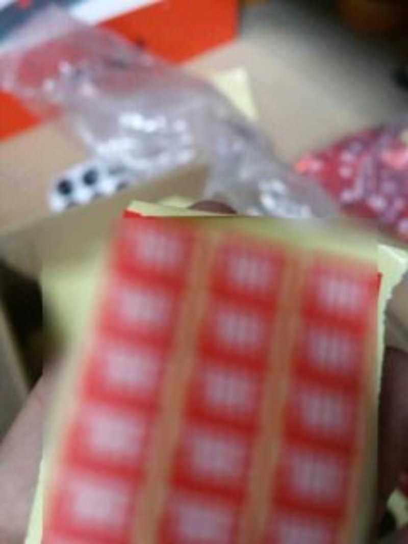  7500 πλαστά σήματα και 1359 ψευδώνυμα ηχεία βρέθηκαν σε αποθήκη στην Χερσόνησο Ηρακλείου/ Φωτογραφία astynomia.gr