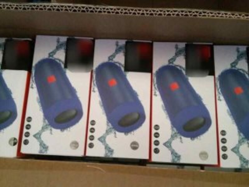  7500 πλαστά σήματα και 1359 ψευδώνυμα ηχεία βρέθηκαν σε αποθήκη στην Χερσόνησο Ηρακλείου/ Φωτογραφία astynomia.gr