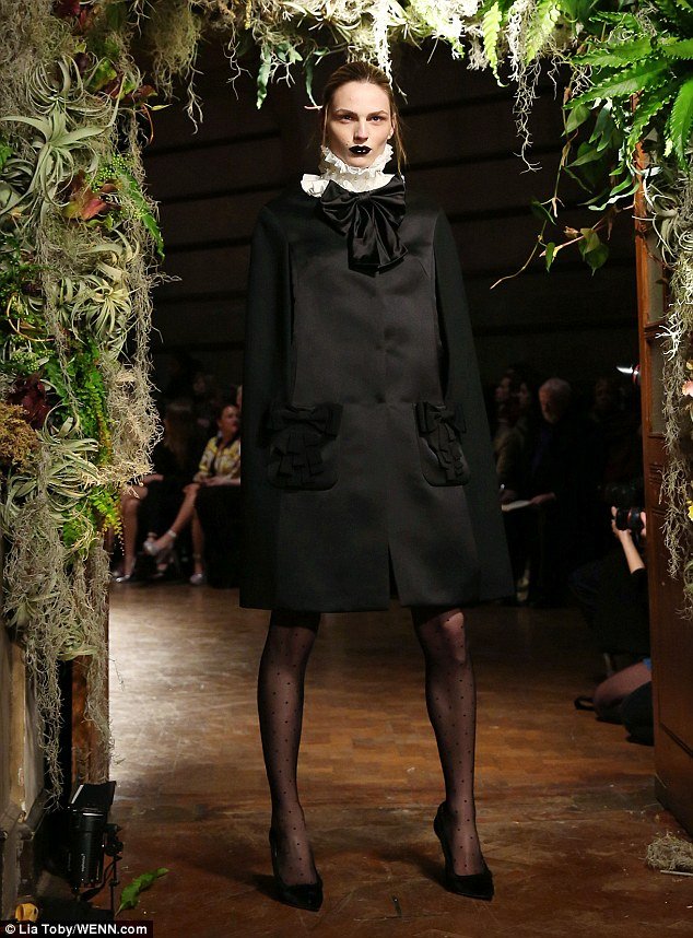 Τρανσέξουαλ μοντέλο από τη Σερβία στην πασαρέλα της Εβδομάδας Μόδας του Λονδίνου -Aπλά καλλονή  [εικόνες] | iefimerida.gr 0