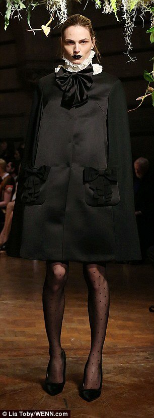 Τρανσέξουαλ μοντέλο από τη Σερβία στην πασαρέλα της Εβδομάδας Μόδας του Λονδίνου -Aπλά καλλονή  [εικόνες] | iefimerida.gr 2