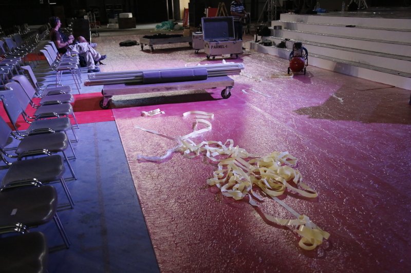 Στήνοντας τα κόκκινα πανό στο Τάε Κβον Ντο -Οι τελευταίες προετοιμασίες για το συνέδριο του ΣΥΡΙΖΑ [εικόνες] | iefimerida.gr 0