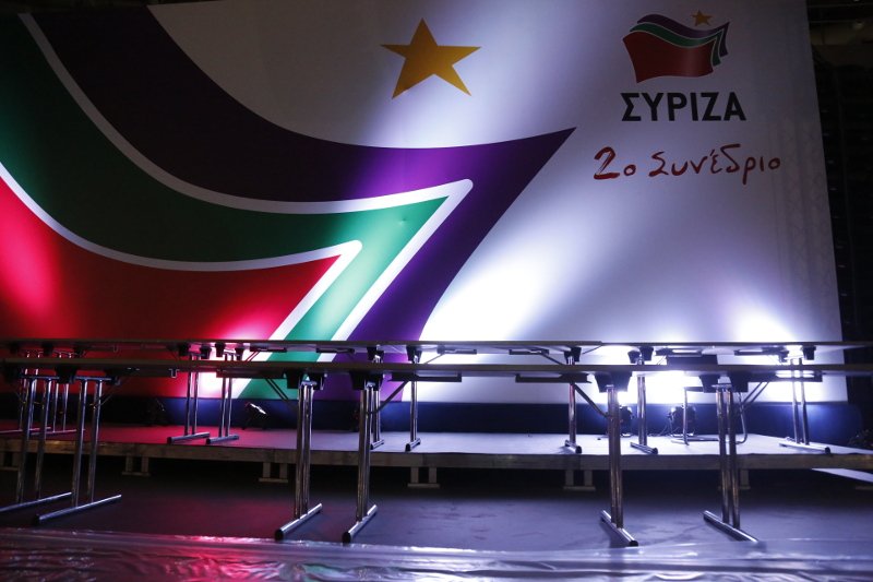 Στήνοντας τα κόκκινα πανό στο Τάε Κβον Ντο -Οι τελευταίες προετοιμασίες για το συνέδριο του ΣΥΡΙΖΑ [εικόνες] | iefimerida.gr 2